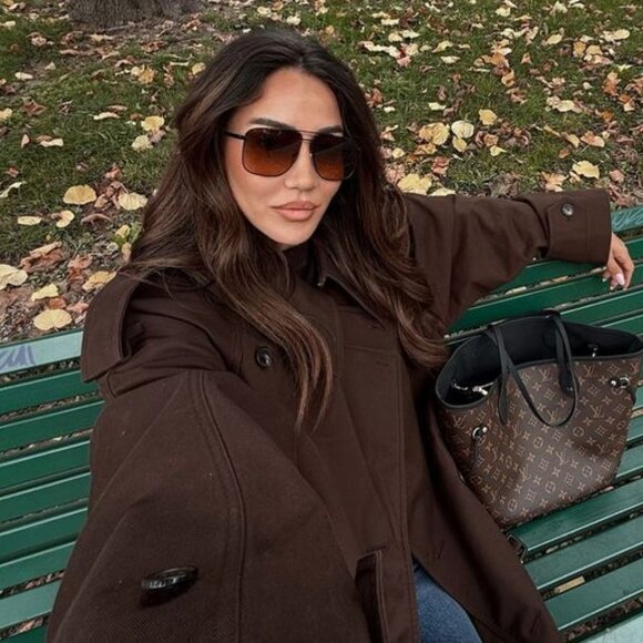 Victoria Beckham VB240S 700 Square Sunglasses – Gold/Khaki main image 4